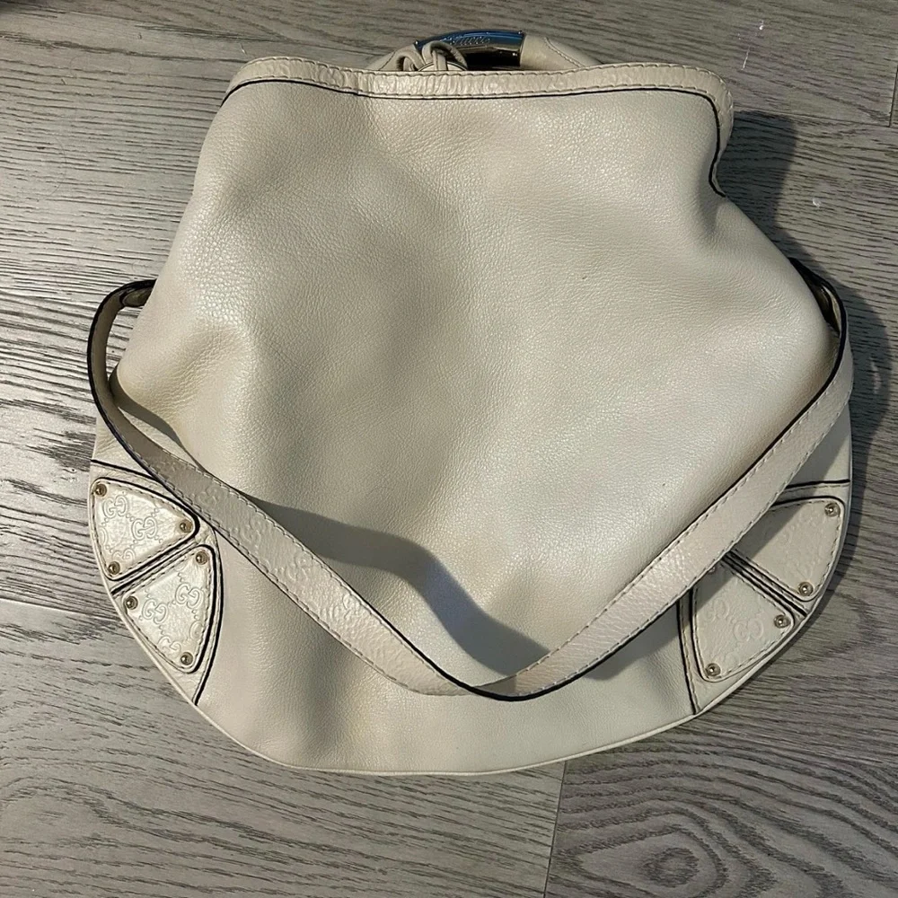 Gucci Supreme Monogram Leather Indy Hobo Bag Ivory - Picture 3 of 3